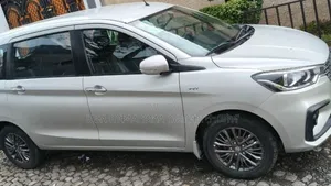 Suzuki Ertiga 2022 Silver