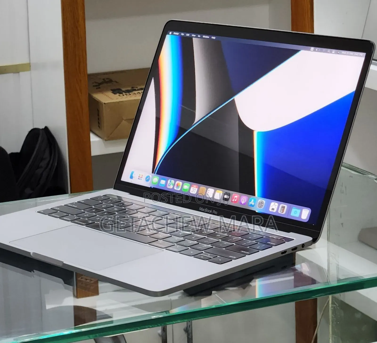 New Laptop Apple MacBook 2020 16GB Apple M1 Pro SSD 256GB