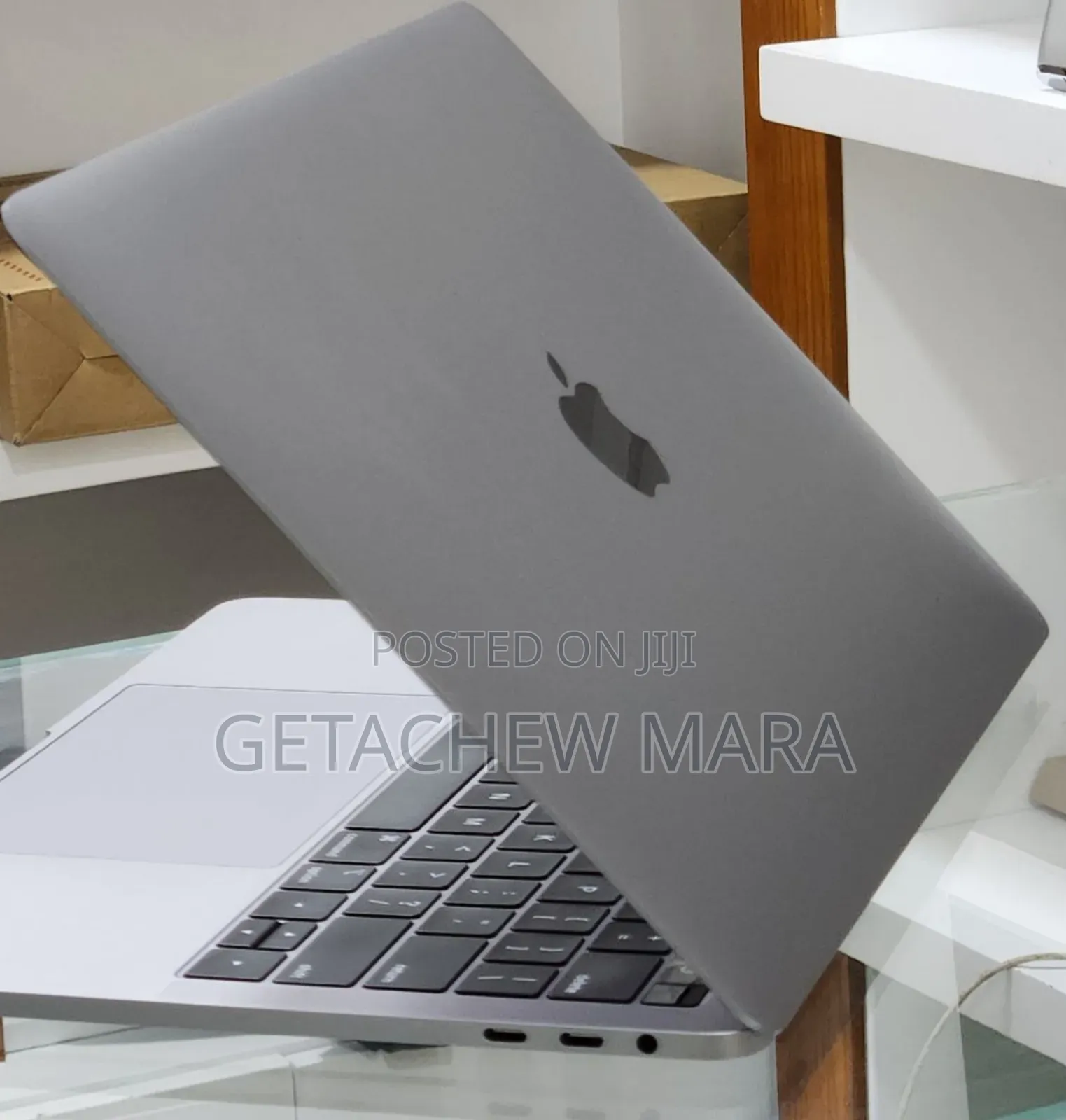New Laptop Apple MacBook 2020 16GB Apple M1 Pro SSD 256GB
