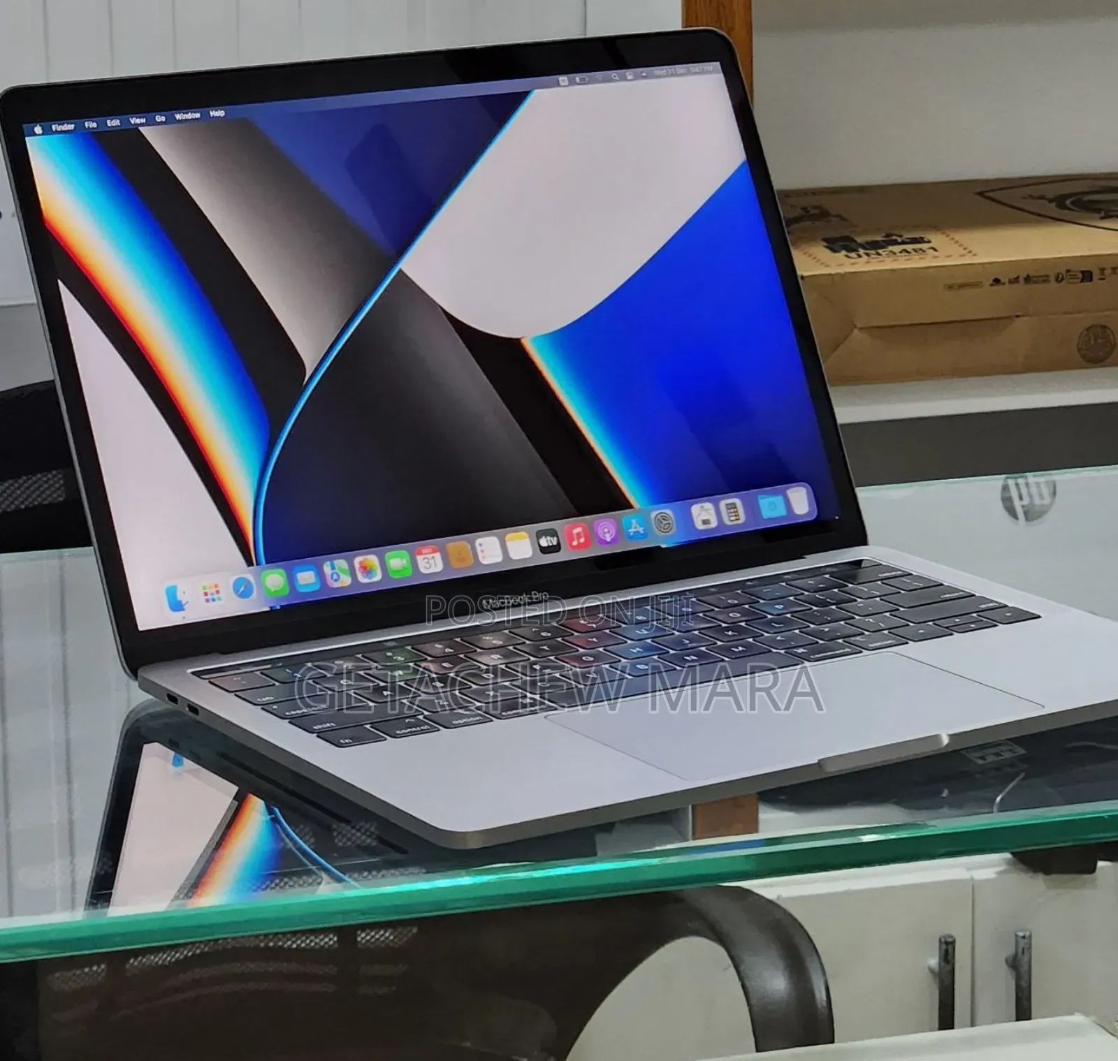 New Laptop Apple MacBook 2020 16GB Apple M1 Pro SSD 256GB