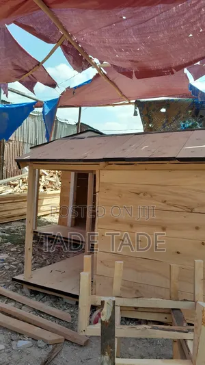 ቴድሮስ Modern Dog House Sale