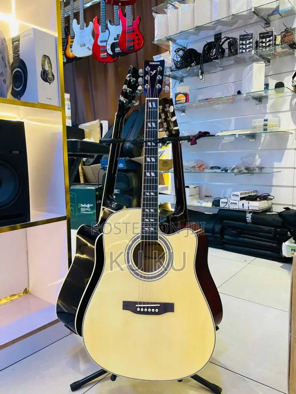 Guitar Yamaha F 6000 With Full Accessories