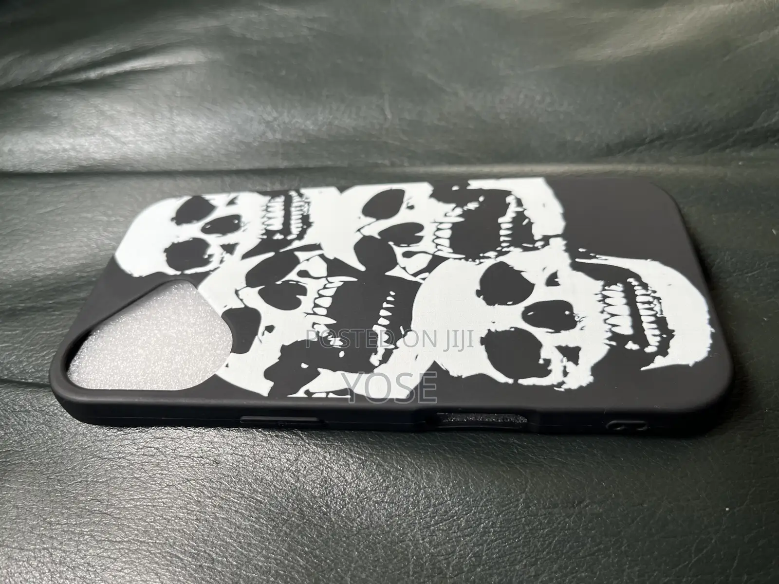 iPhone 16 Skull Black Case