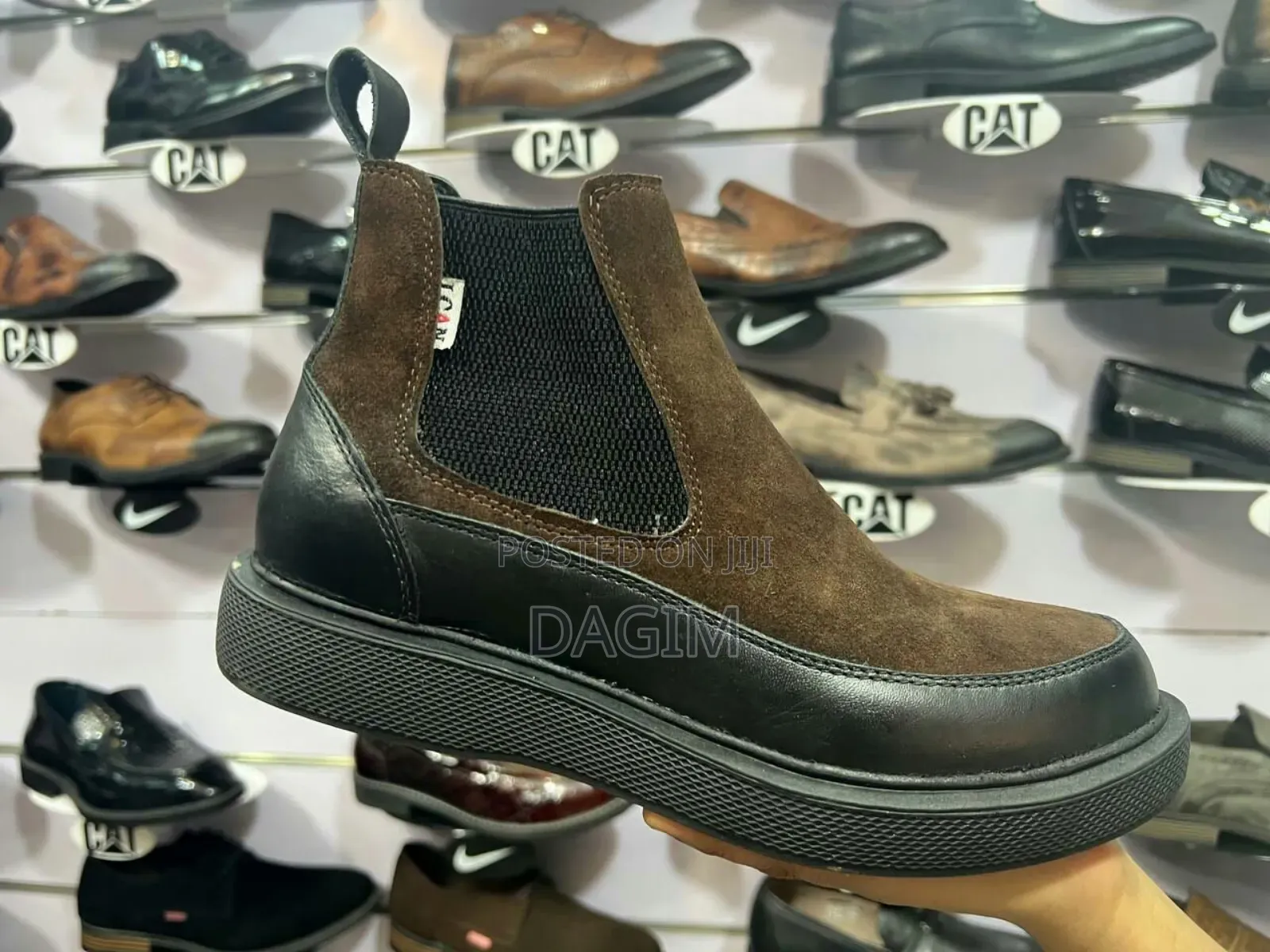 ለክረምቱ ተስማሚ የሆኑ የቆዳ ጫማዎች ከብራና