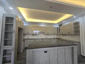 14bdrm House in Akaky Kaliti for sale