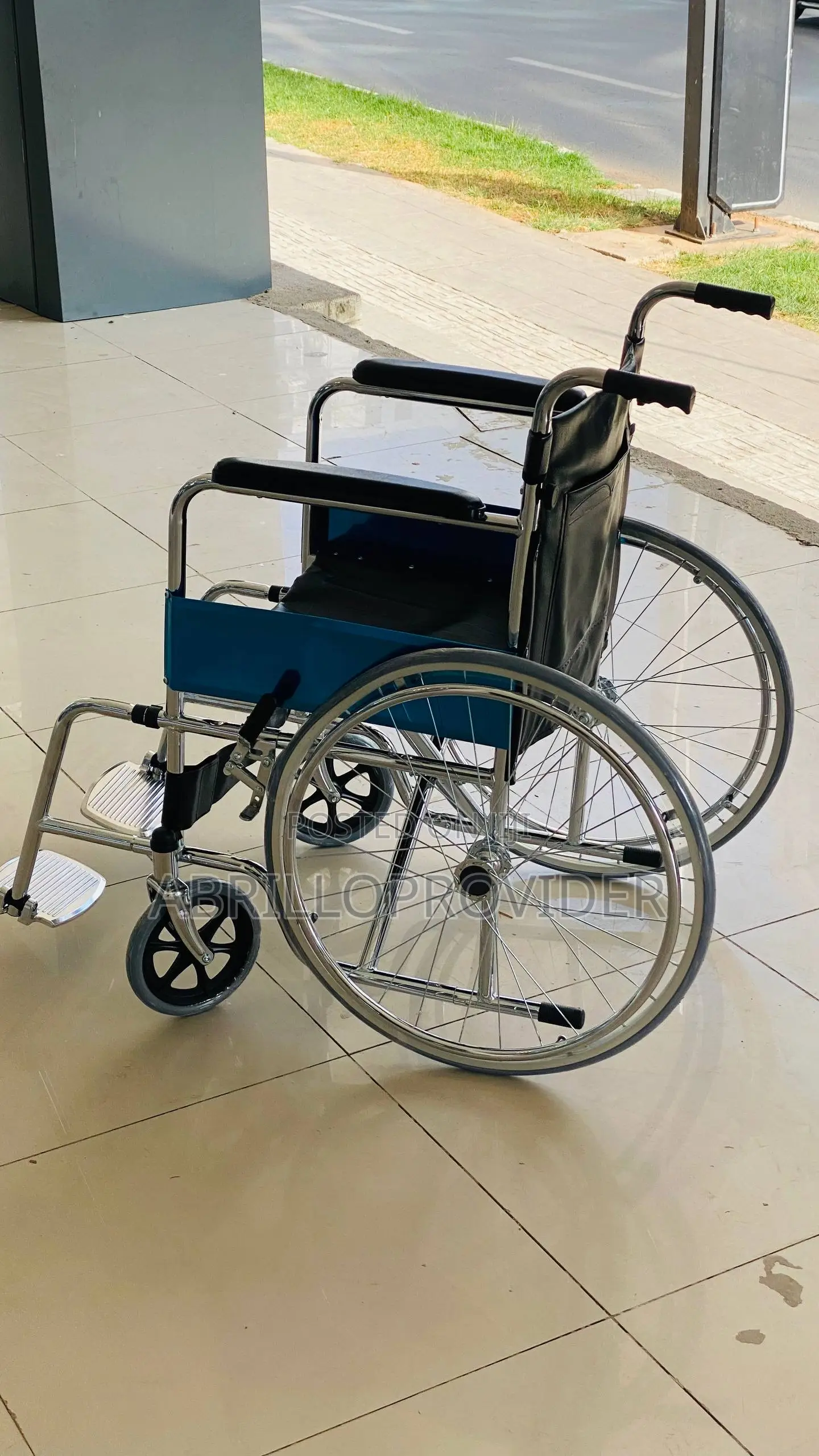 Sr-ly06 Hot Selling High Quality Manufacturer Portable Wheelchair