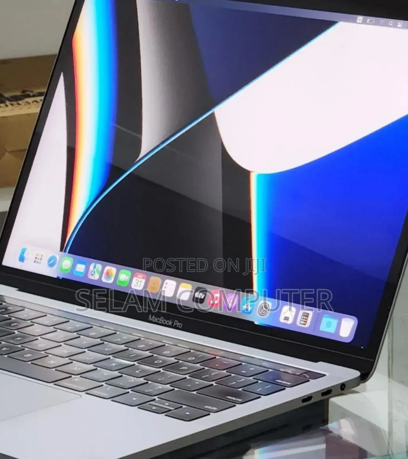 New Laptop Apple MacBook Pro 2019 16GB Intel Core i7 SSD 256GB