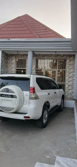 Toyota Land Cruiser Prado 2010 White