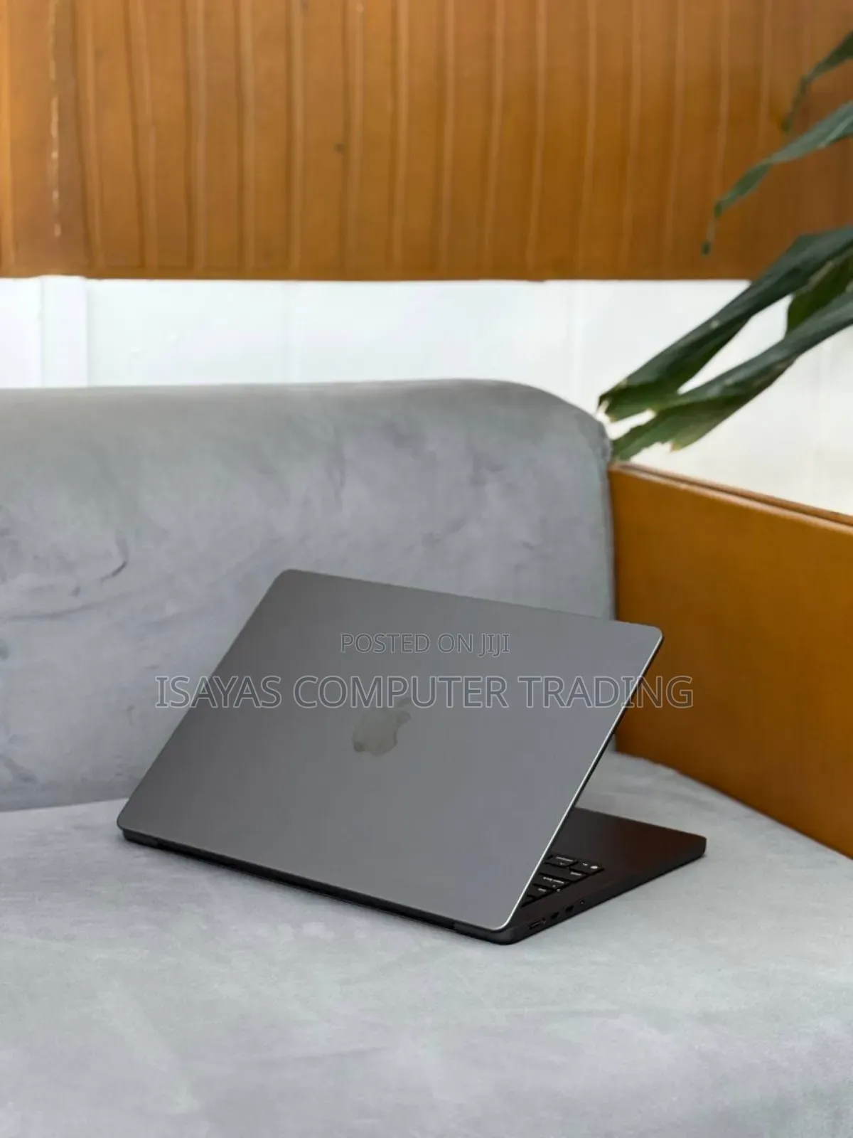 New Laptop Apple Macbook Pro 2025 M5 14-inch 16GB Apple M5 SSD 512GB