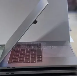 New Laptop Apple MacBook Pro 2017 16GB Intel Core i7 SSD 512GB