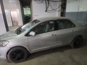 Toyota Yaris 2010 Silver