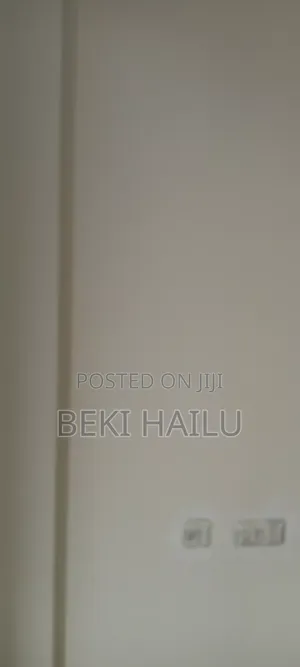 አቸኳይ ለሽይጭ የቀረበ መሬት
