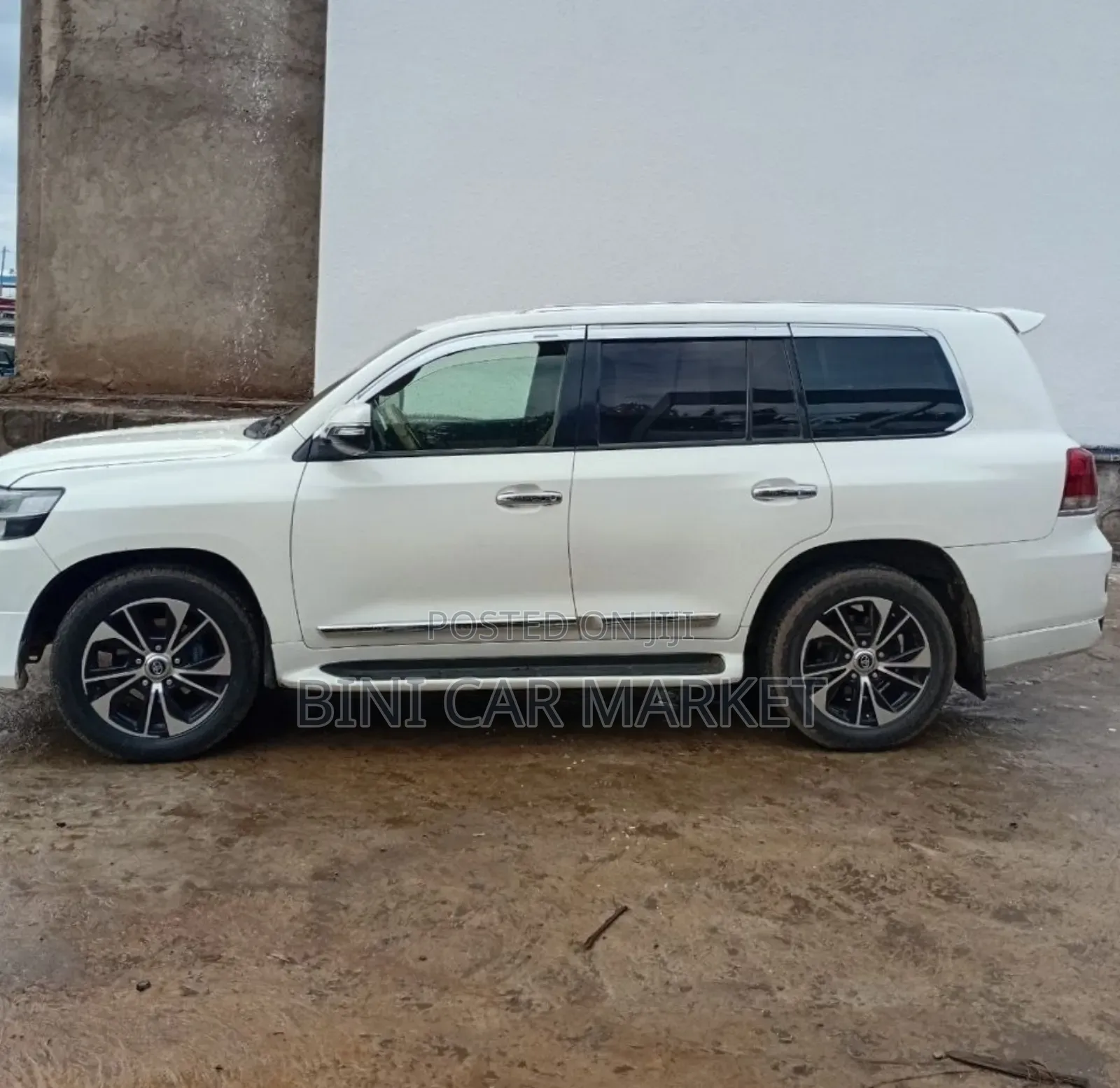 Toyota Land Cruiser 2010 White