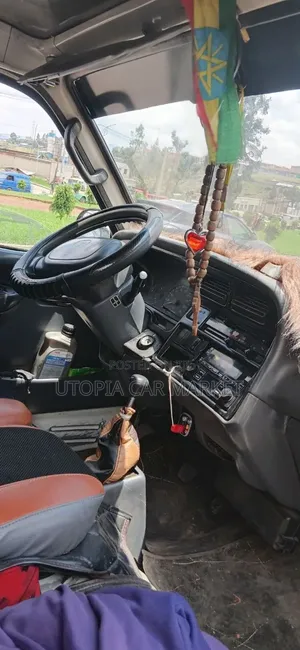 Toyota HiAce 2001 White