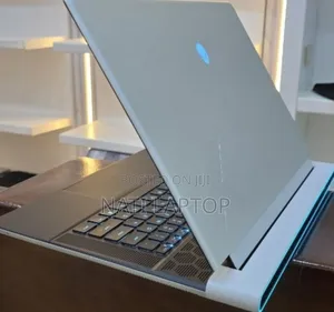 New Laptop Alienware M15 r3 16GB Intel Core Ultra 7 SSD 1T