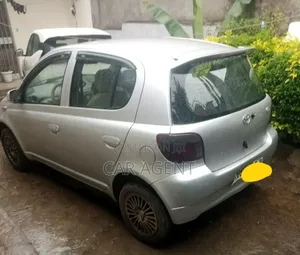 Toyota Vitz 2001 Silver