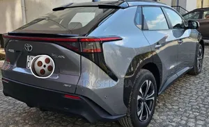 Toyota bZ4X 71.4 kWh AWD 2023 Silver