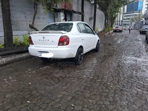 Toyota Platz 2002 White