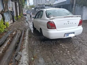 Toyota Platz 2002 White