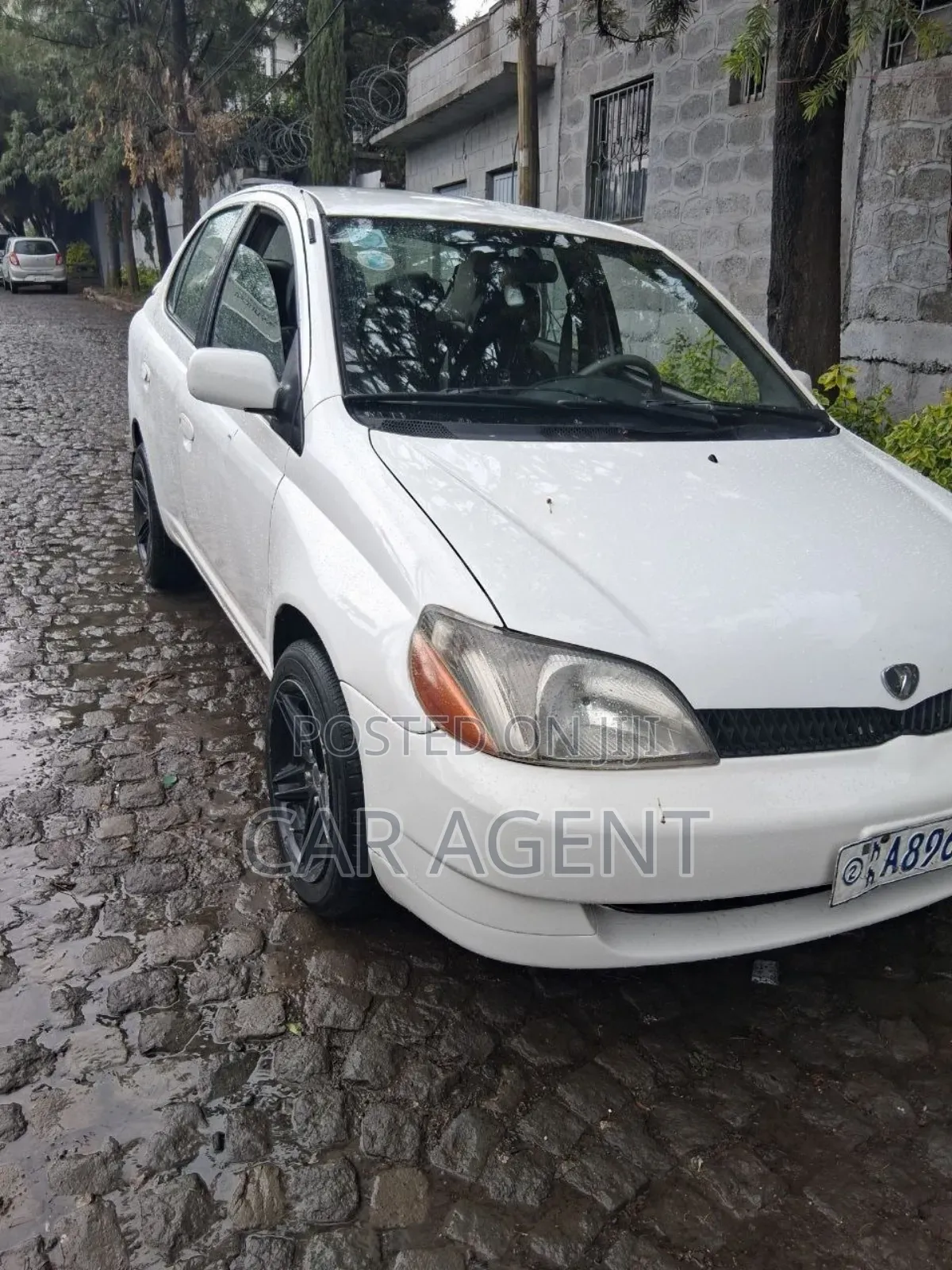 Toyota Platz 2002 White