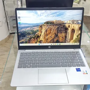 New Laptop HP 14-dq2031tg 16GB Intel Core i7 SSD 1T