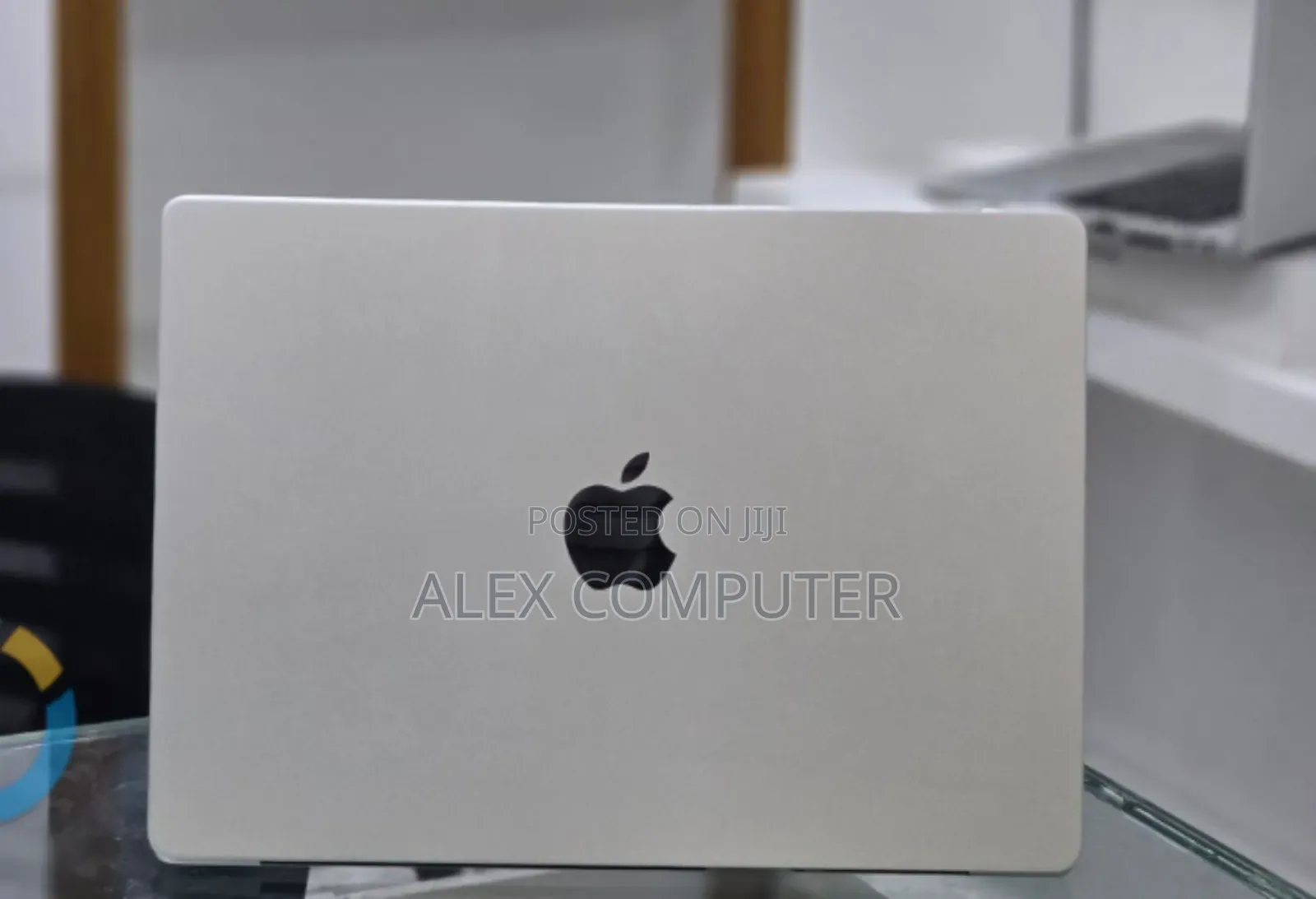 New Laptop Apple Macbook Pro 2025 M5 14-inch 16GB Apple M5 SSD 512GB