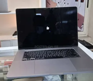 New Laptop Apple MacBook Pro 2019 32GB Intel Core i9 SSD 512GB