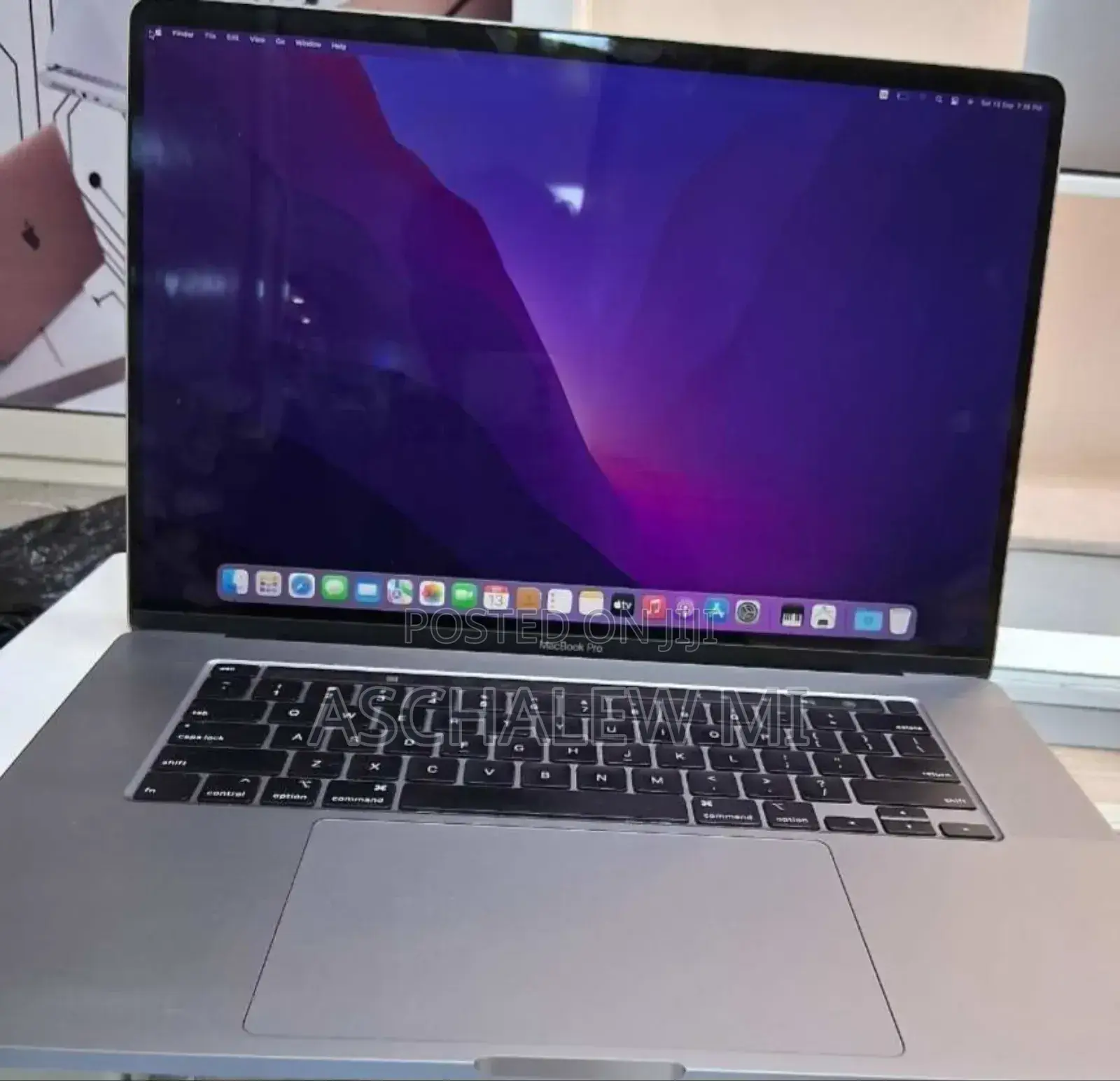 New Laptop Apple MacBook Pro 2019 32GB Intel Core i9 SSD 512GB