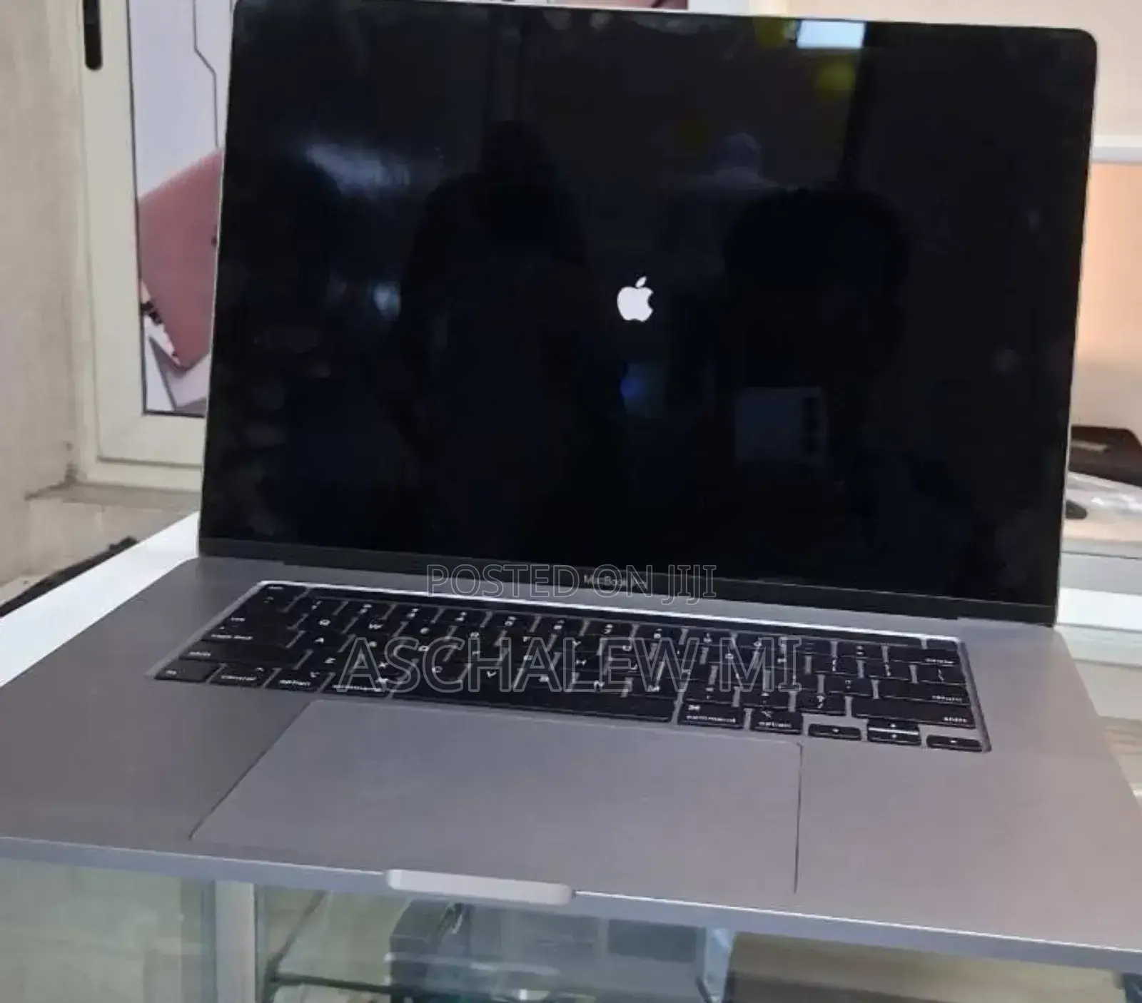 New Laptop Apple MacBook Pro 2019 32GB Intel Core i9 SSD 512GB