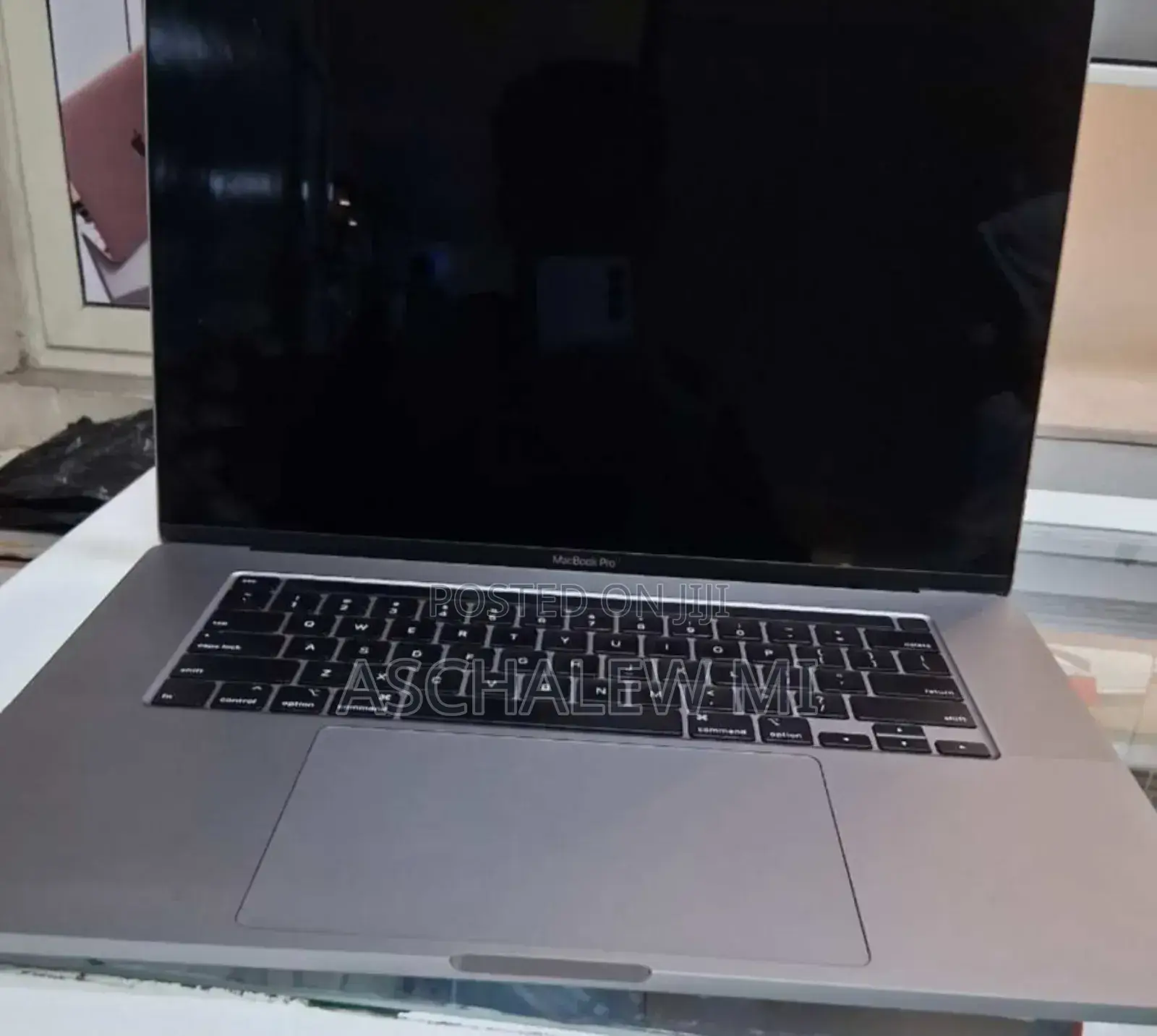 New Laptop Apple MacBook Pro 2019 32GB Intel Core i9 SSD 512GB