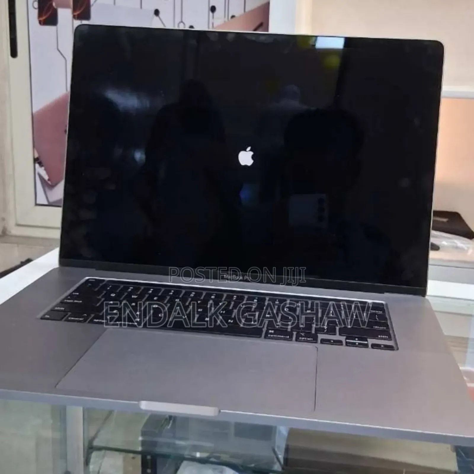 New Laptop Apple MacBook Pro 2019 32GB Intel Core i9 SSD 512GB