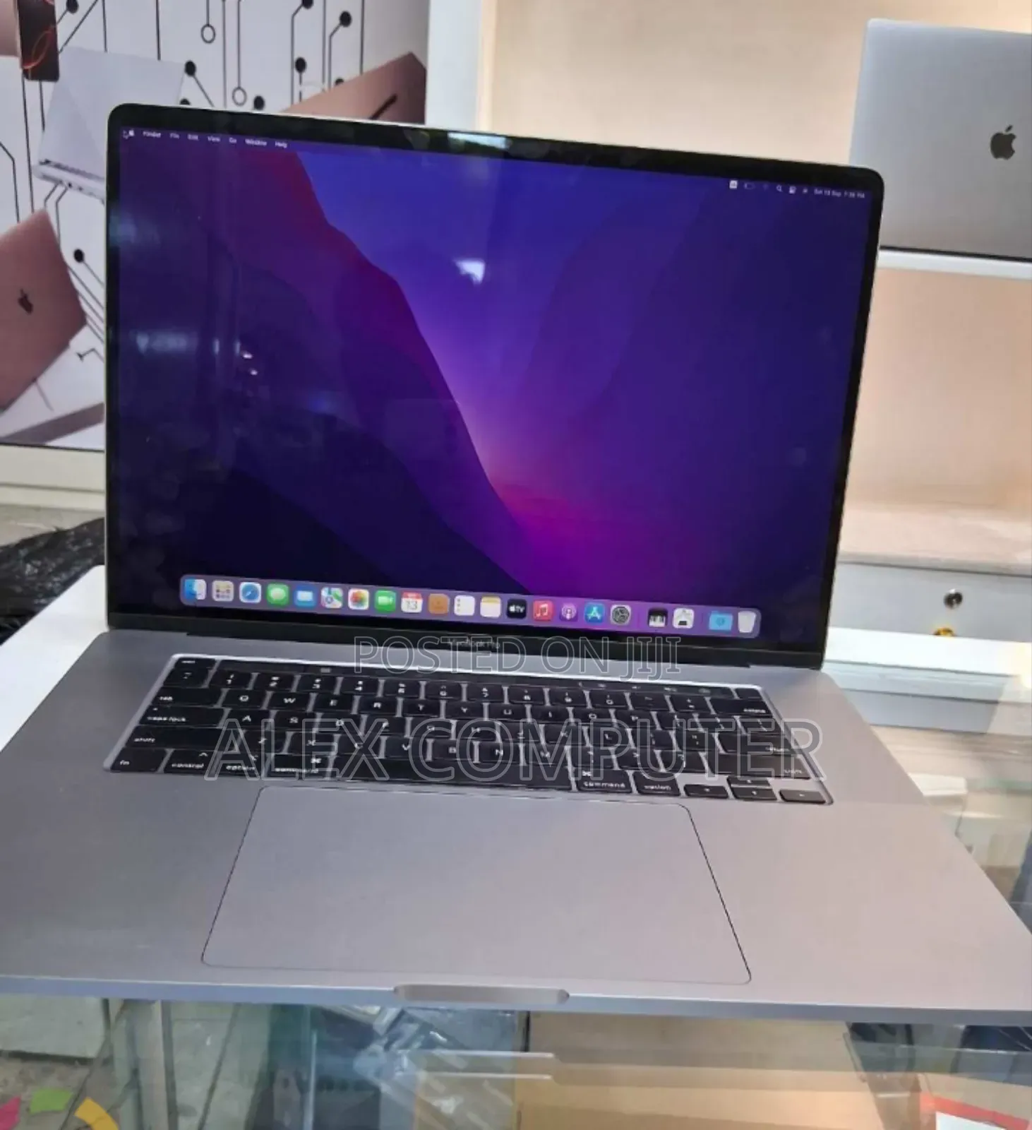 New Laptop Apple MacBook Pro 2019 32GB Intel Core i9 SSD 512GB