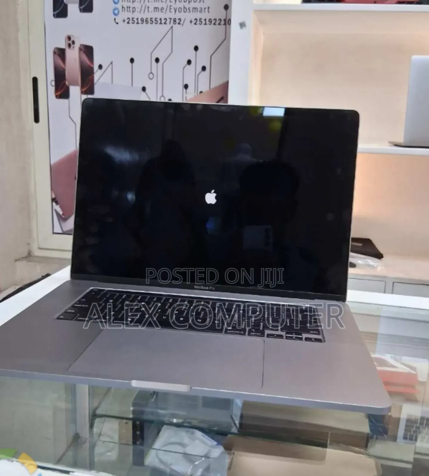 New Laptop Apple MacBook Pro 2019 32GB Intel Core i9 SSD 512GB