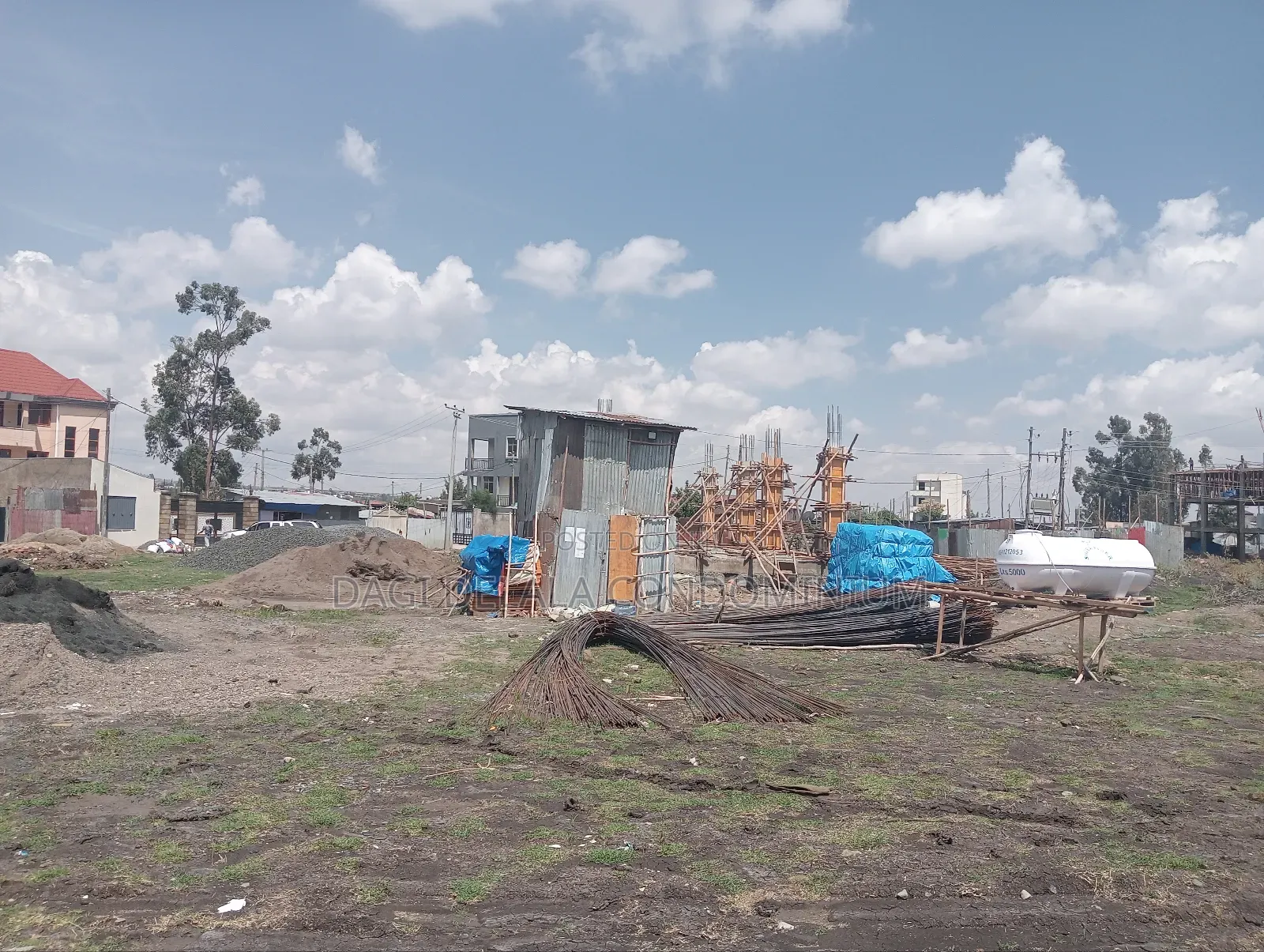 የሚሸጥ 175 ካሬ መሬት