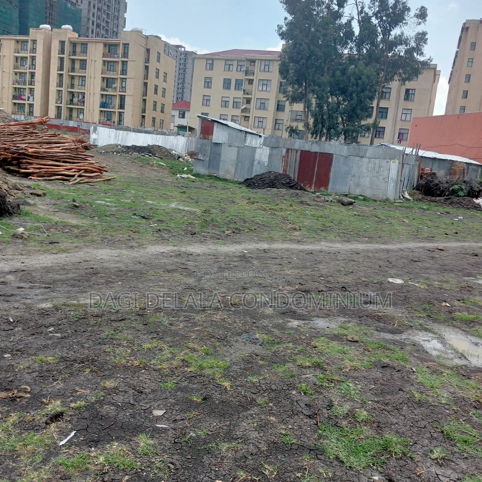 የሚሸጥ 175 ካሬ መሬት