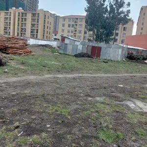የሚሸጥ 175 ካሬ መሬት