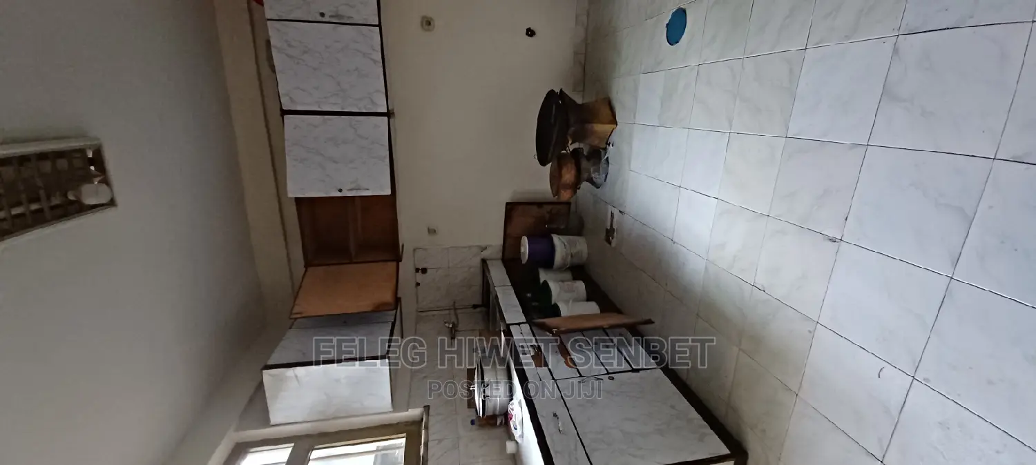 6bdrm House in አአ, Bole for Sale