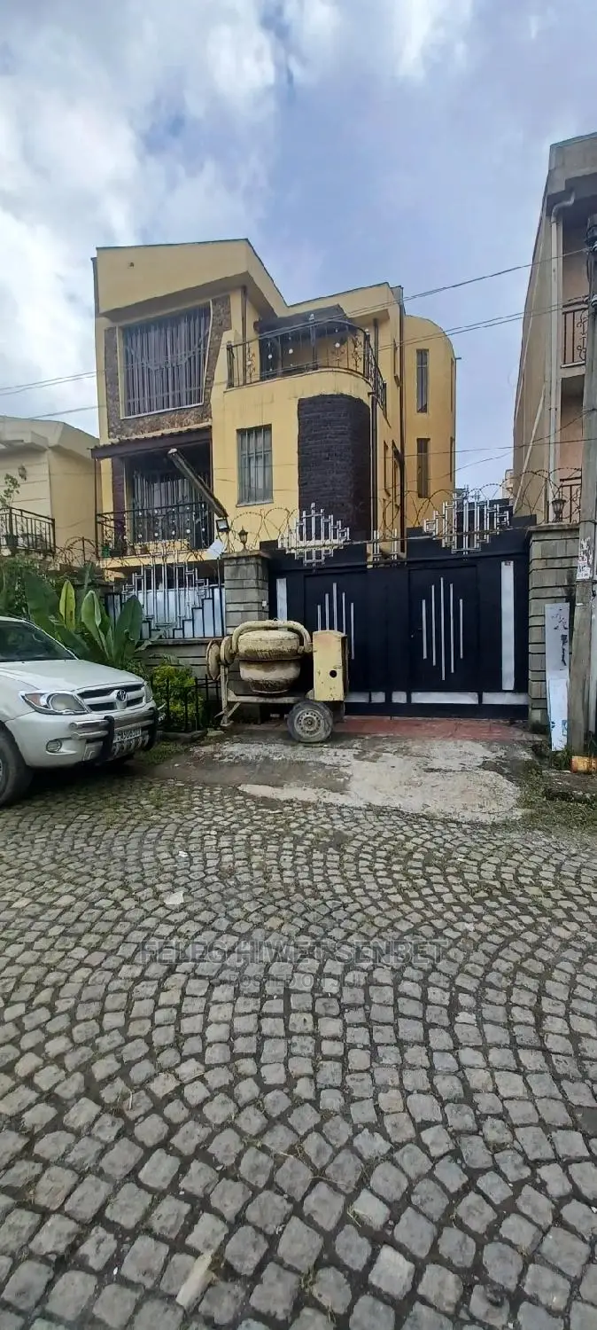 6bdrm House in አአ, Bole for Sale