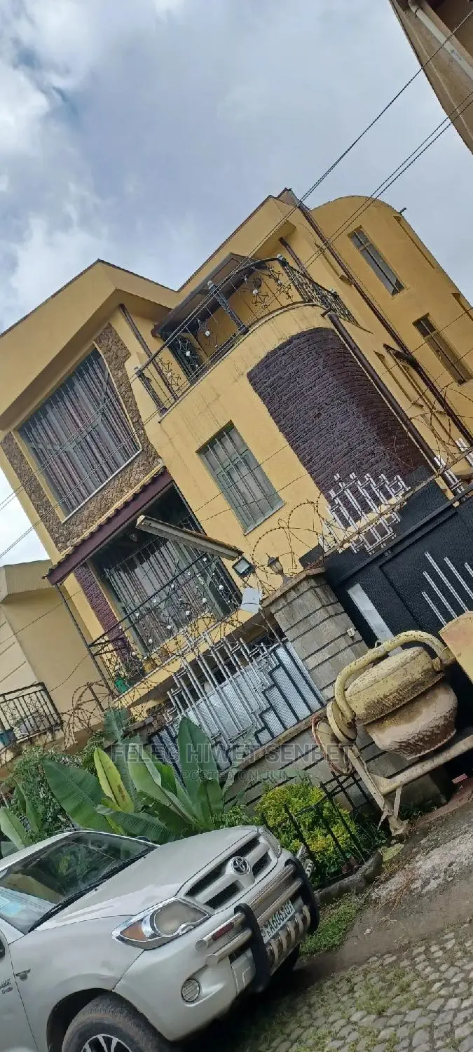 6bdrm House in አአ, Bole for Sale