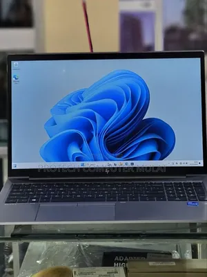 New Laptop HP ZBook Firefly G8 16GB Intel Core i7 SSD 512GB