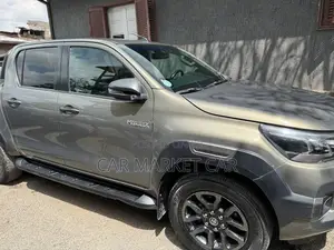 Toyota Hilux Revo Double Cab Deisel 2.8 AWD 2022 Gray