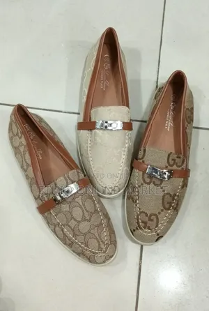 Gucci Flat Shoes