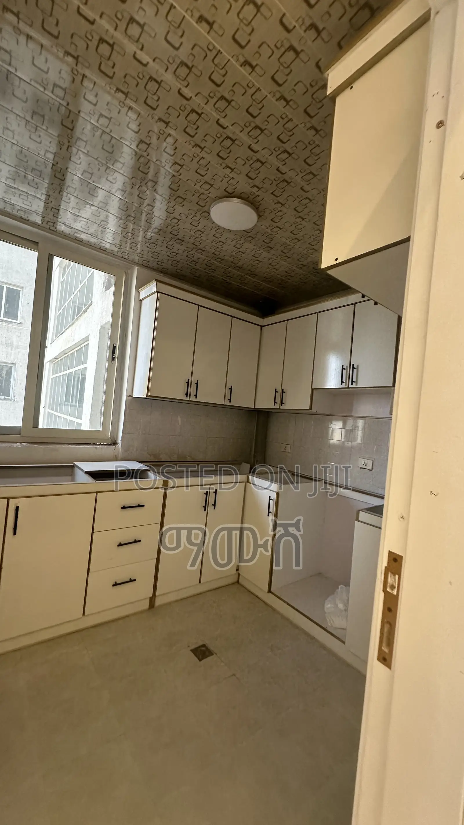Furnished 3bdrm Condo in ቦሌ በሻሌ 40/60, Bole for sale