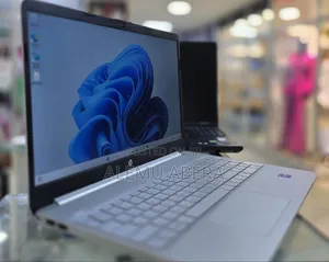 New Laptop HP 8GB Intel Core i7 SSD 512GB