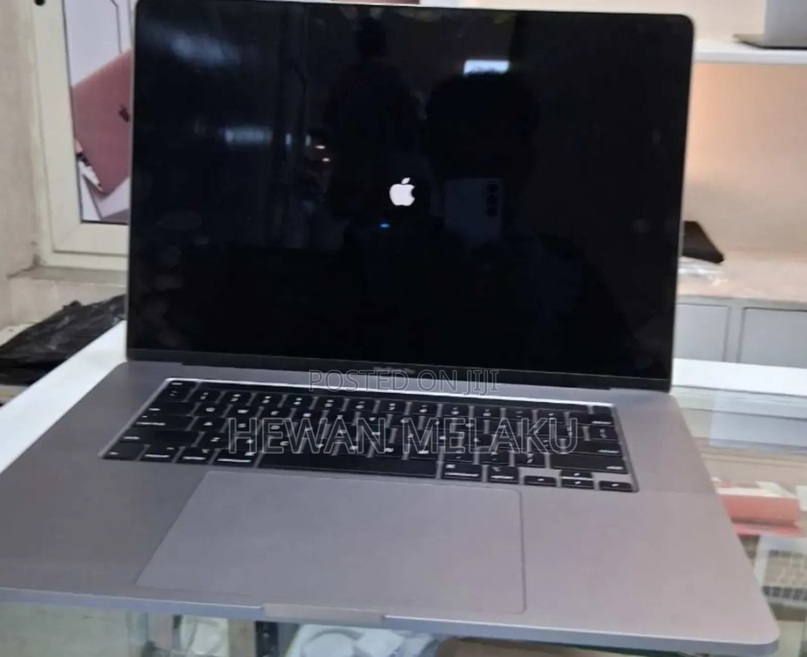 New Laptop Apple MacBook Pro 2019 32GB Intel Core i9 SSD 512GB