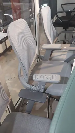 Mansgerial Swevil Chair
