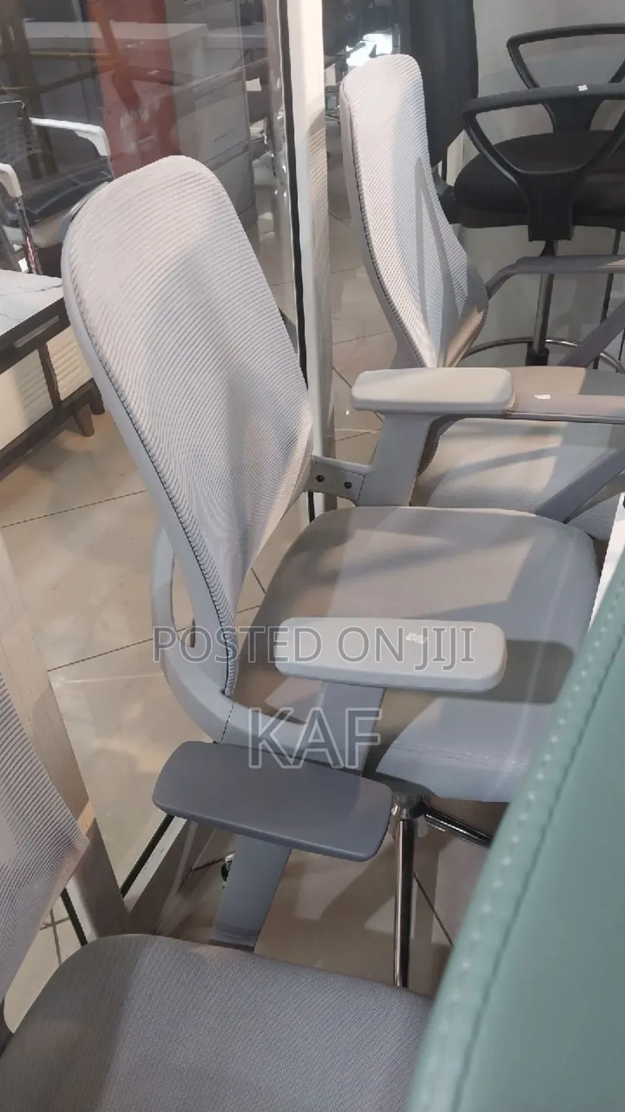 Mansgerial Swevil Chair