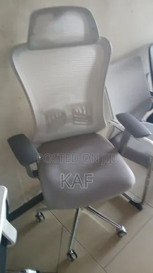 Mansgerial Swevil Chair