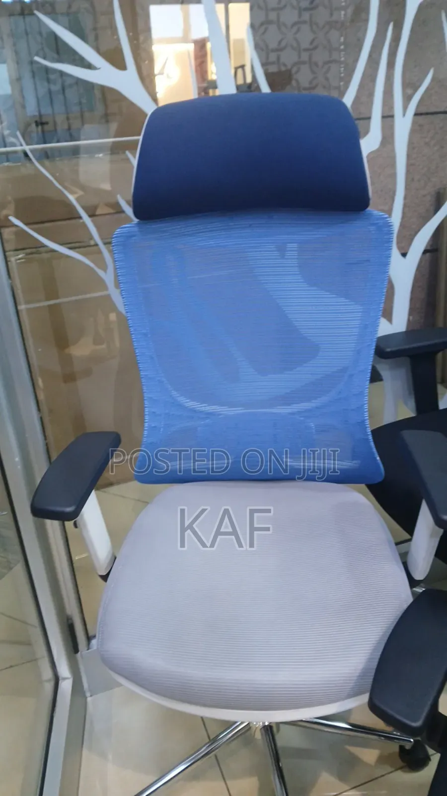 Mansgerial Swevil Chair