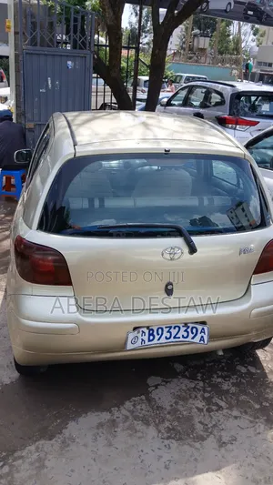 Toyota Vitz 2002 Gold